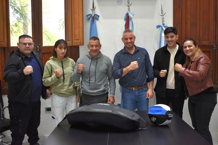 60 personas asisten gratuitamente a la Escuela Municipal de Boxeo de Colón que ahora cuenta con espacio propio