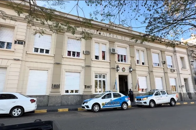 Acordó un encuentro con una mujer en Concordia, no le quiso pagar y la amenazó efectuando disparos
