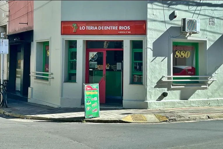 Agencieros se organizan para rechazar el cambio de la cartelería en cada negocio