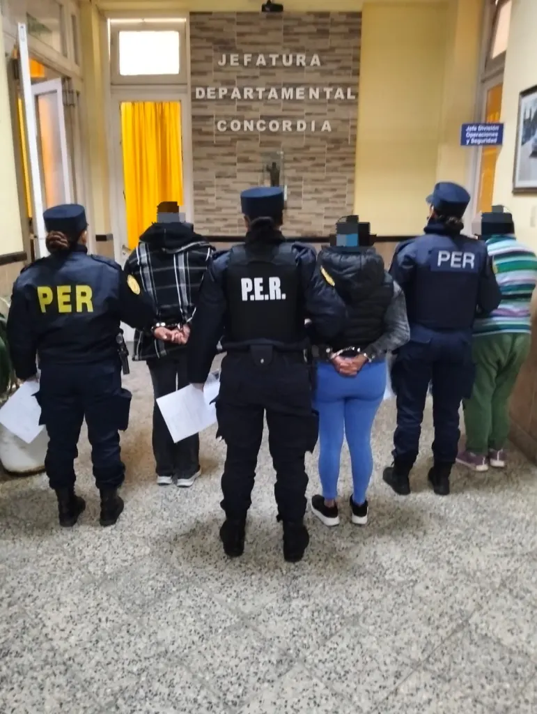 Allanamientos en la zona oeste: secuestran 82 dosis de cocaína y detienen a ocho personas en una causa por amenazas armadas