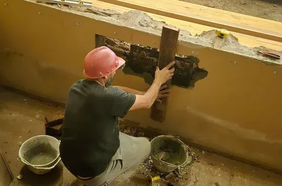 Avanzan los trabajos de reparación del piso del Teatro Gualeguaychú