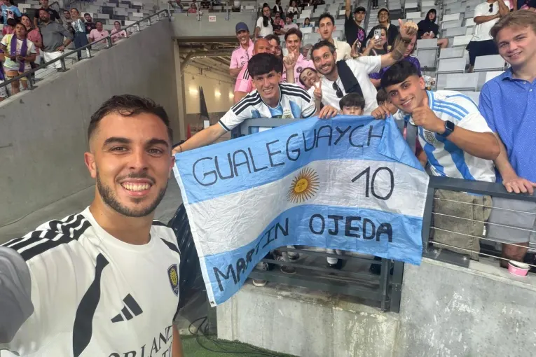 Blas Girard cumplió el sueño de ver a Messi en vivo y presenció el triplete de su compatriota Ojeda