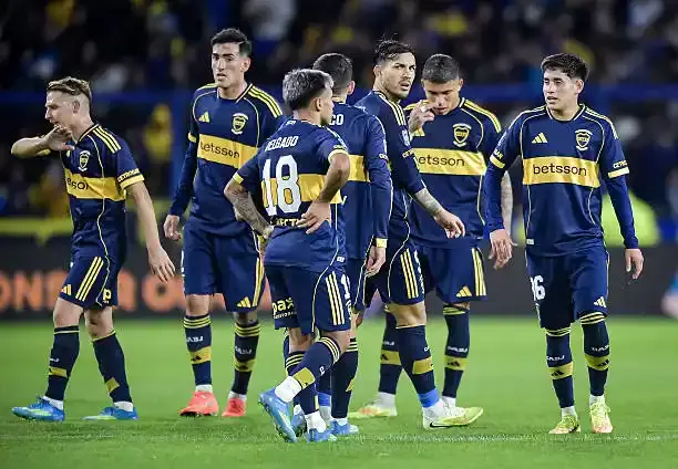 Boca perdió con Huracán de local, quedó eliminado y se fue entre silbidos