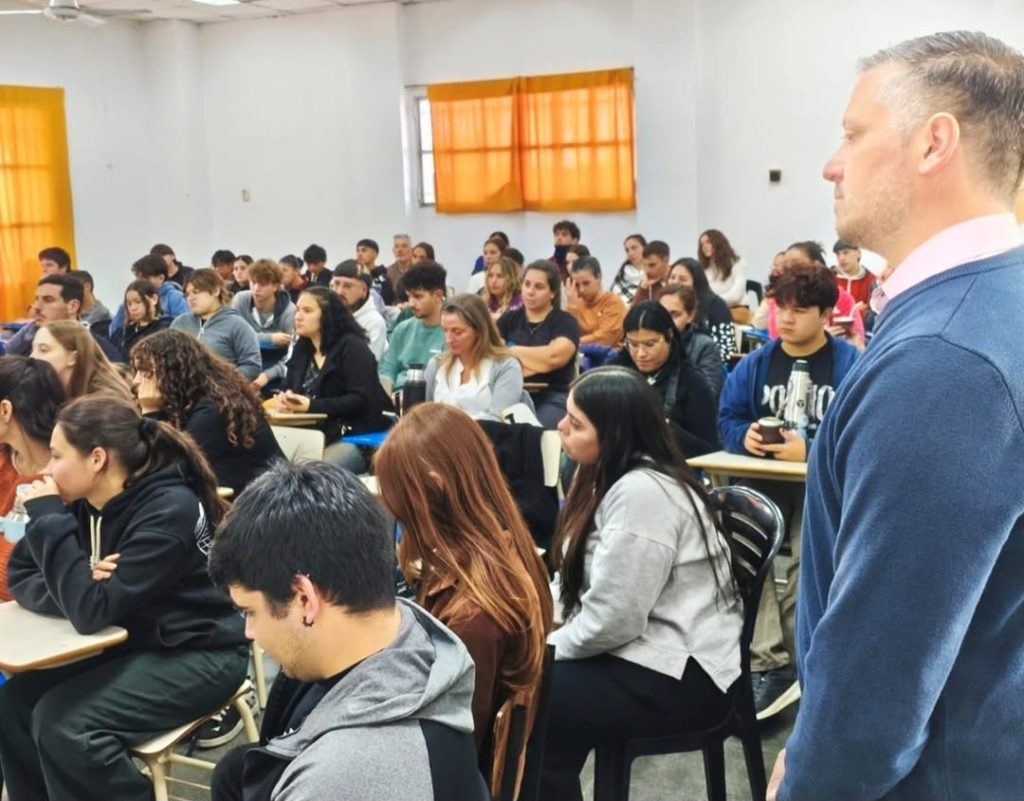 Brindaron herramientas para la alimentación saludable en la vida universitaria