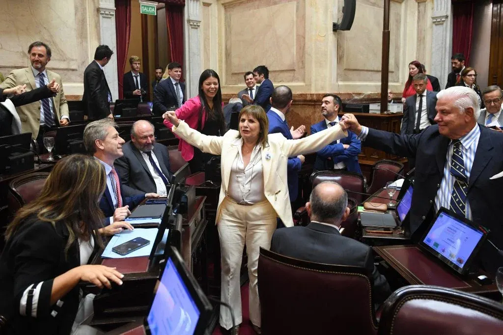 Bullrich toma distancia de la interna libertaria y construye poder propio ante la pasividad de Milei