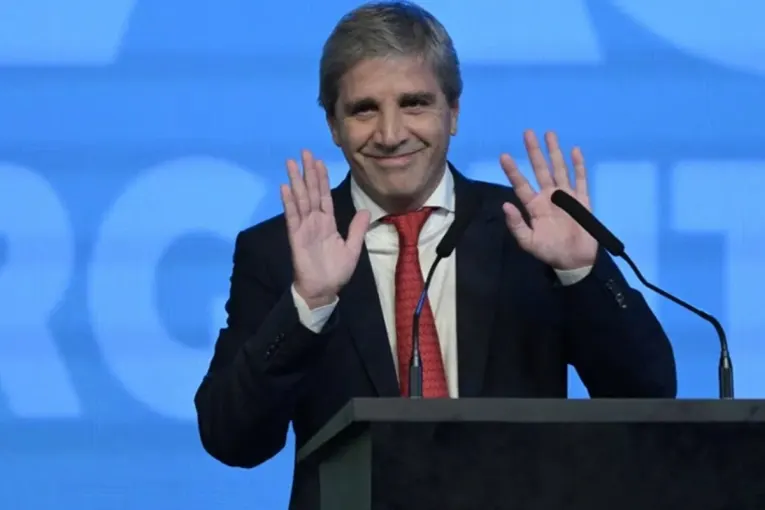 Caputo anunció un “SUPER RIGI” para impulsar la industrialización de los recursos naturales