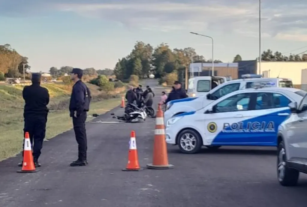 Choque entre dos motos en el acceso al loteo Loma Verde