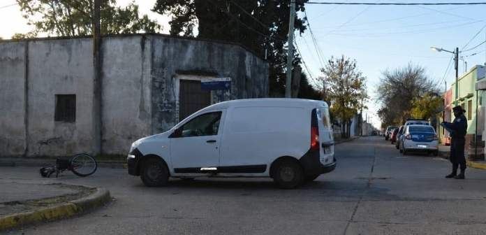Ciclista sufrió una fractura expuesta tras ser chocada por un utilitario