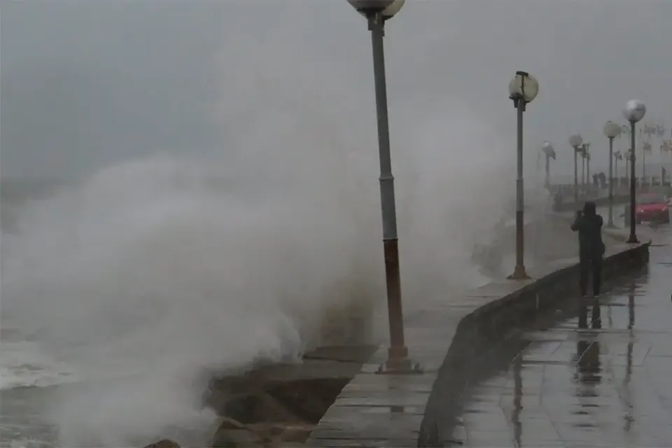 Ciclón extratropical provocó olas gigantes e inundaciones en la Costa Atlántica