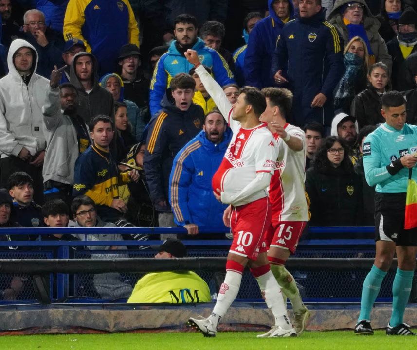 Con dos jugadores de más, Boca perdió con Huracán y quedó eliminado del Apertura