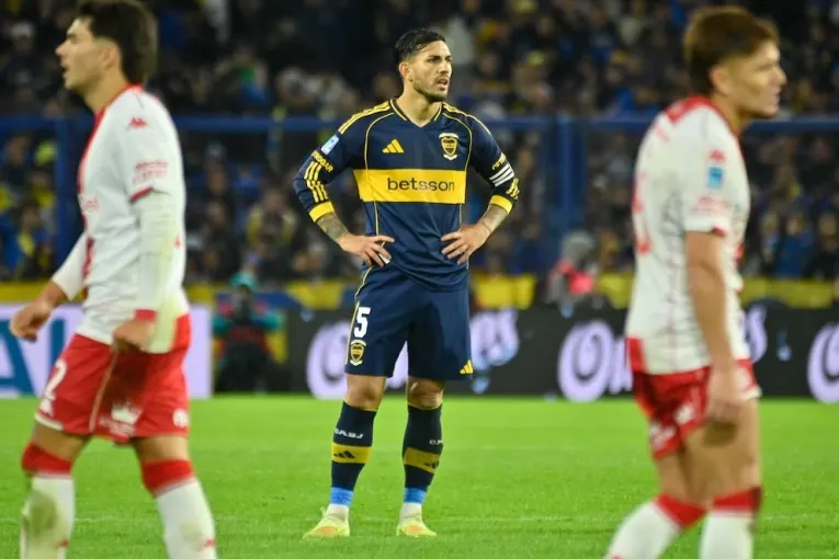 Con dos jugadores de más, Boca perdió con Huracán y quedó eliminado del Torneo Apertura