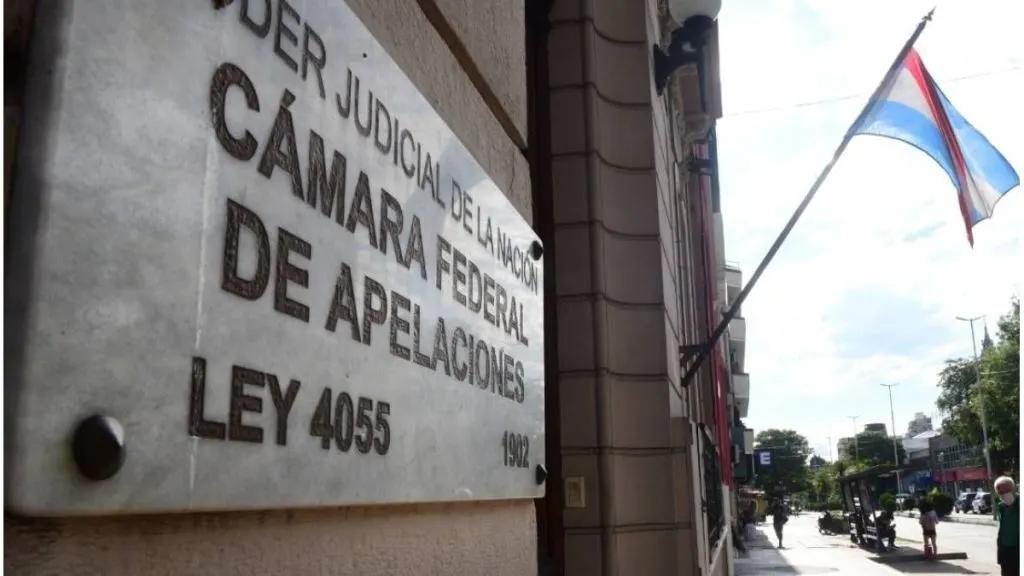 Confirmaron el procesamiento de dos comerciantes por transportar indumentaria trucha