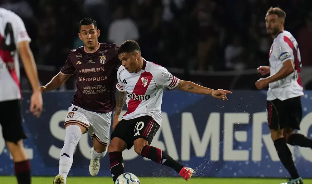 Copa Sudamericana: con un gol agónico de Maxi Salas y Viña en el arco, River superó 2-1 a Carabobo
