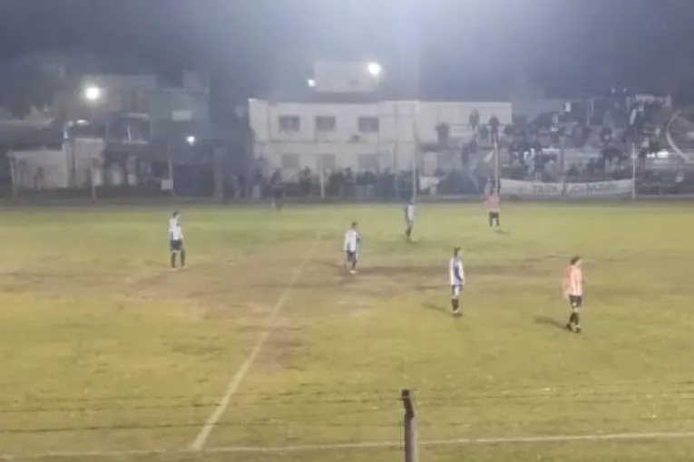 Defensores del Sur se quedó con el primer clásico del suburbio sur