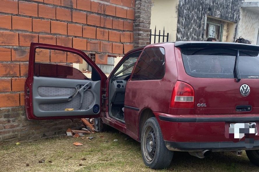 Diamante: Tras despiste chocó contra una pared de una vivienda