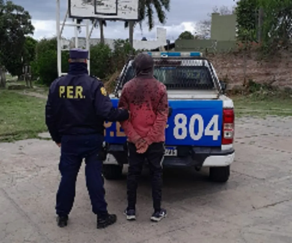 Dos hombres y una mujer agredieron físicamente a otra persona con quien consumían bebidas alcohólicas