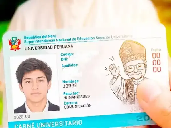 El carné universitario del Perú con la imagen del Papa León XIV