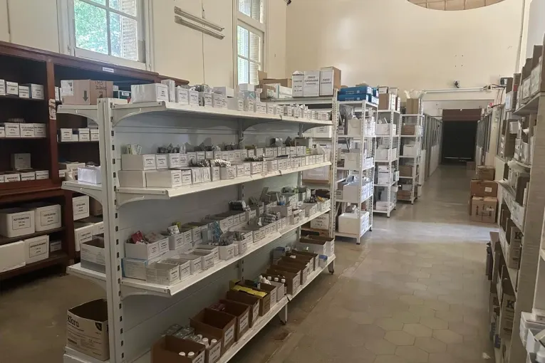 El Hospital Centenario implementará un nuevo sistema de compra de medicamentos
