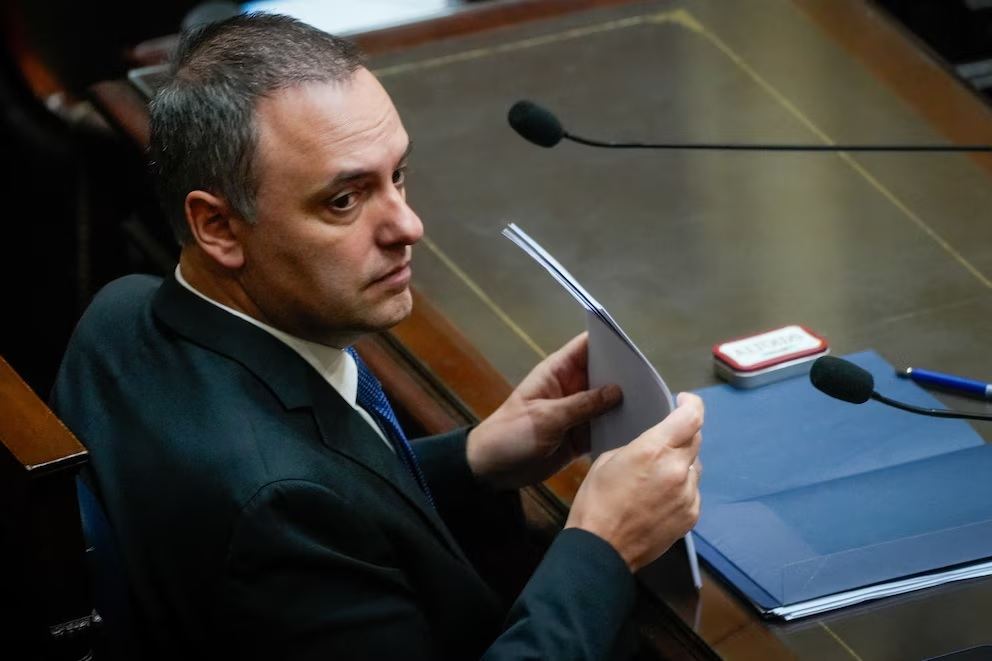 El juez Ariel Lijo dispuso levantar el secreto fiscal ante ARBA de Manuel Adorni y su esposa