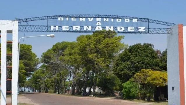 El municipio de Hernández podría vender terrenos para el aguinaldo; Cavagna reclama planificación y datos claros