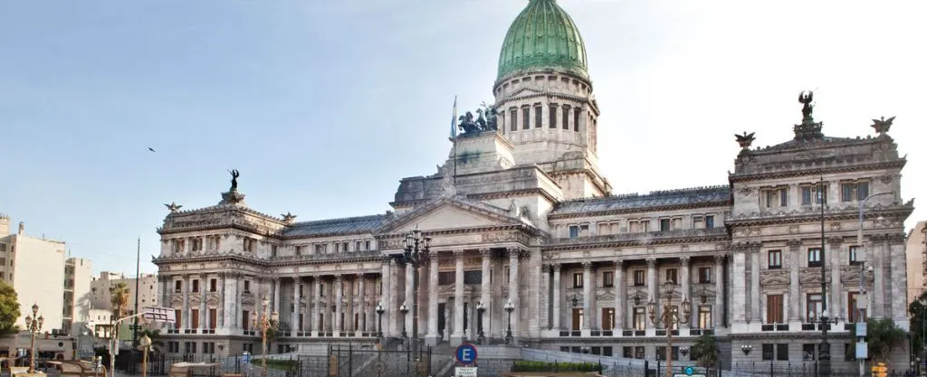 El oficialismo buscará reformar la Ley de Ética Pública para limitar el uso político de los recursos del Estado