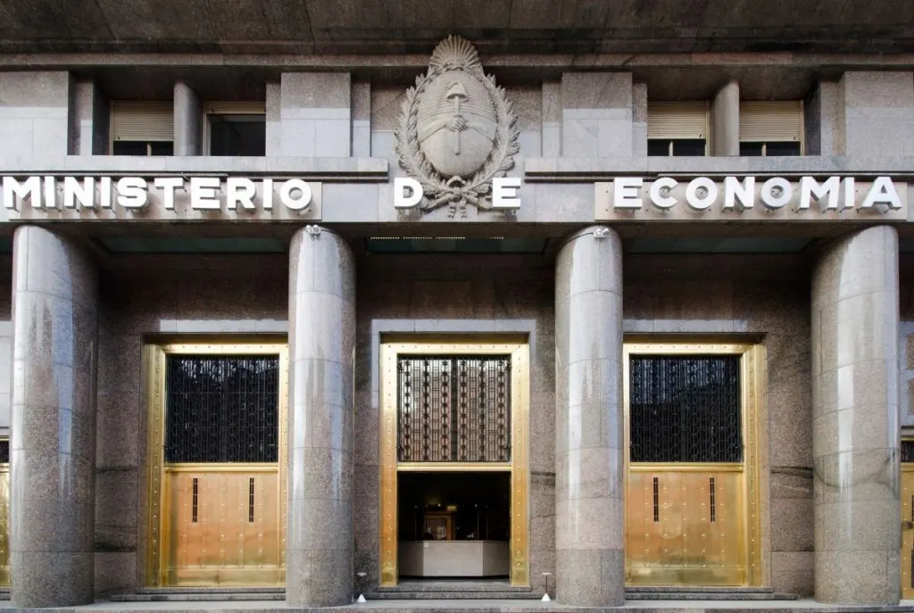 El riesgo país perforó los 500 puntos: los bonos argentinos continuaron la mejora