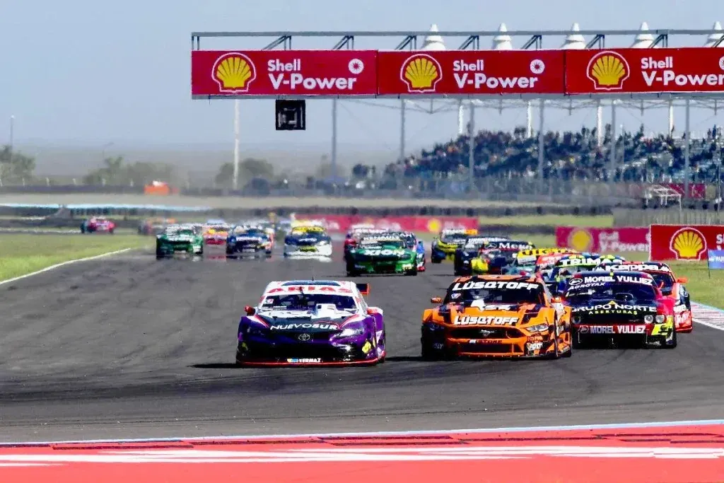 El Turismo Carretera inició su quinta fecha en el autódromo de Termas de Río Hondo