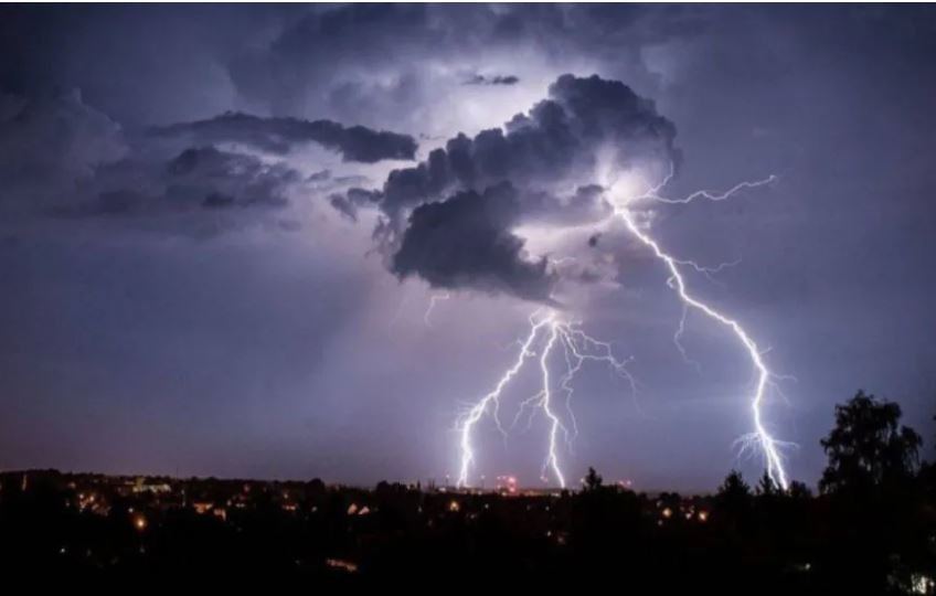 Emitieron alerta amarillo y naranja por tormentas fuertes y severas.