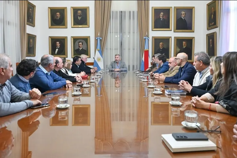 Frigerio adelantó a los gemios estatales que la próxima semana enviará el proyecto de Reforma Previsional