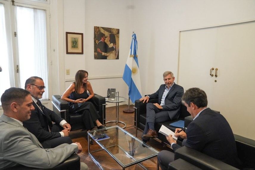 Frigerio se reunió con Pettovello para avanzar en obras para escuelas y resolver la deuda de Anses con la provincia