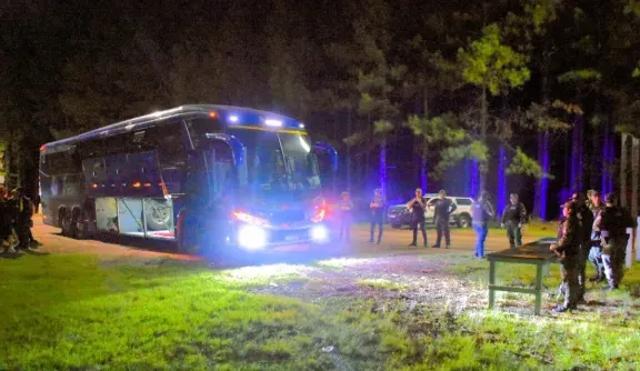 Gendarmería requisó 17 micros y 4 trafic de hinchas de Peñarol por la Copa Libertadores