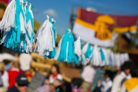 Gualeguaychú viaja a 1810: funcionarios vestidos de época y récord de pulperías el 25 de Mayo