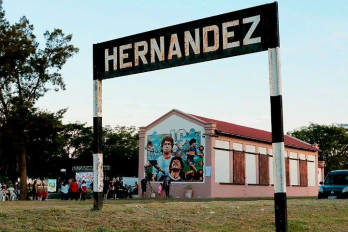 Hernández, entre vender terrenos o endeudarse para pagar aguinaldos: "Son 10 meses consecutivos de baja en la coparticipación"