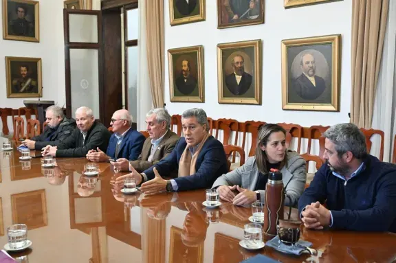 Impuestos y caminos fueron los temas tratados por la Mesa de Enlace y el gobierno