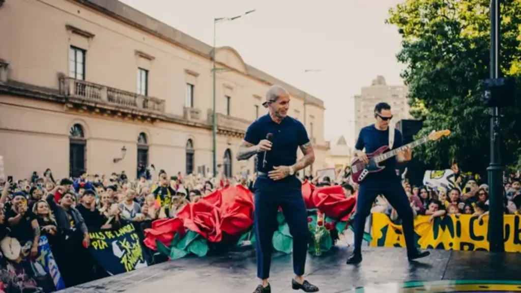 Ke Personajes desató una fiesta en su ciudad y calienta motores para lanzar su álbum