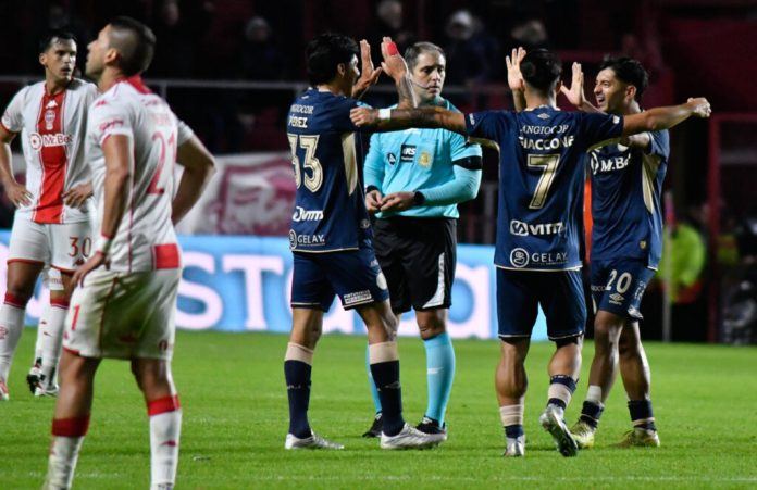 Liga Profesional: Argentinos golpeó en el alargue y eliminó a Huracán
