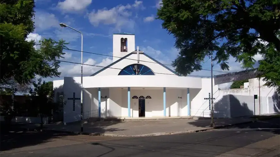 Los curas barriales: la red que sostiene lo que el Estado dejó de sostener