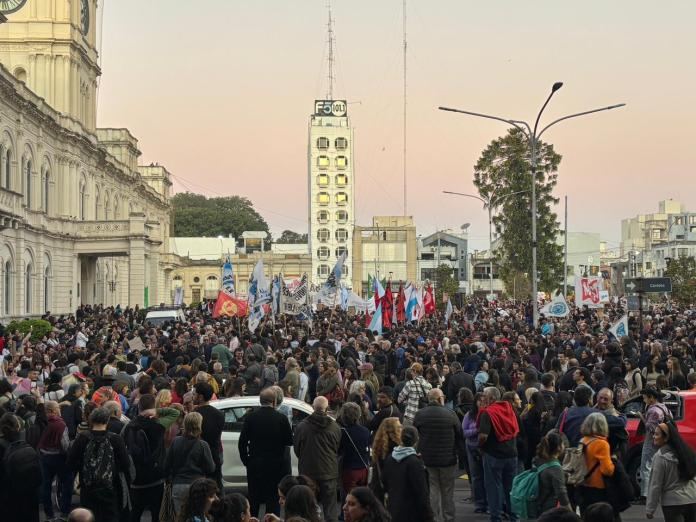 Marcha en defensa de la universidad pública: los testimonios de quienes se movilizaron en Paraná
