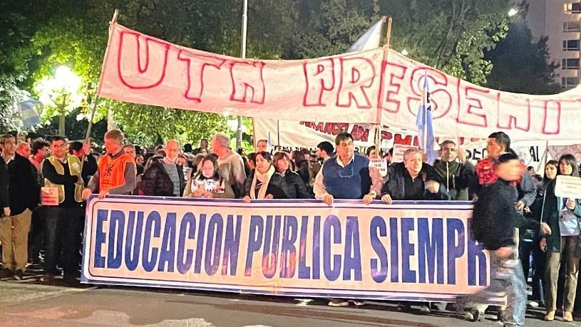 Marcha multitudinaria en Concordia contra los recortes universitarios