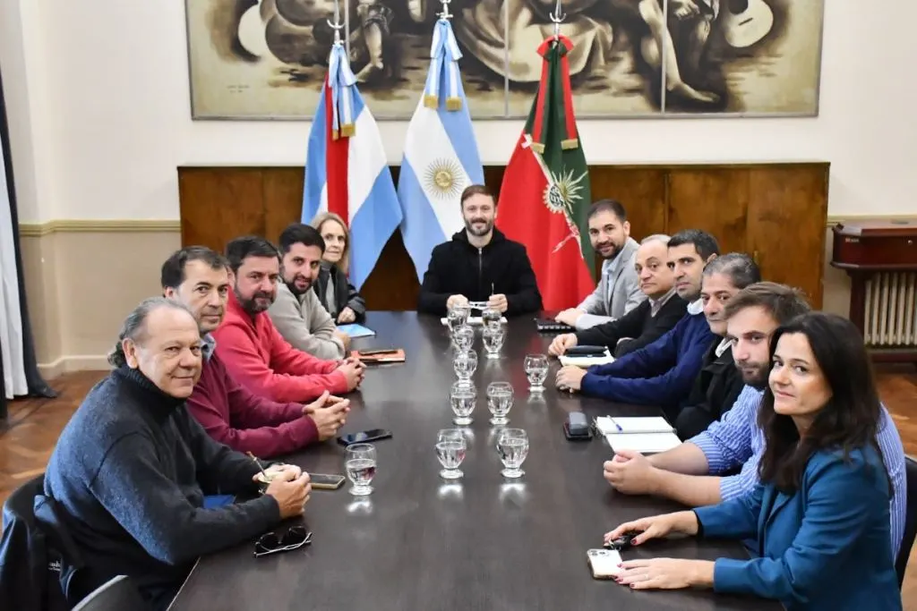 “Mejorando el día a día de los vecinos”: Azcué analizó con su gabinete el desarrollo del plan de infraestructura