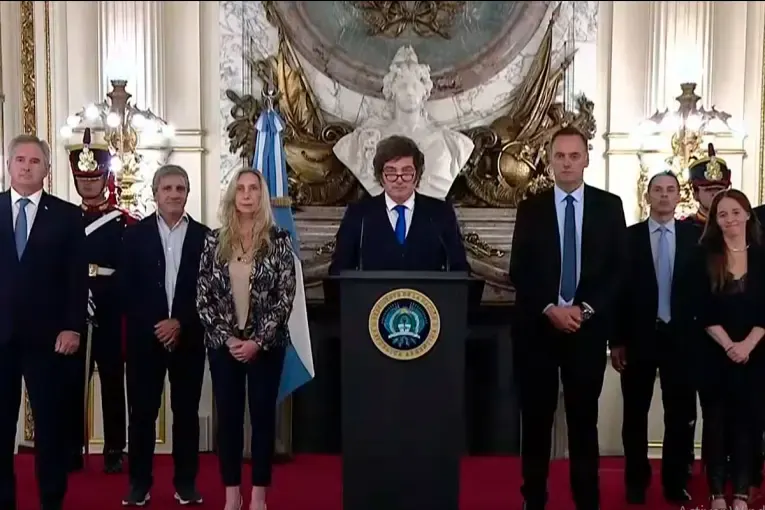 Milei mantendrá reuniones con sus ministros para avanzar con el plan económico