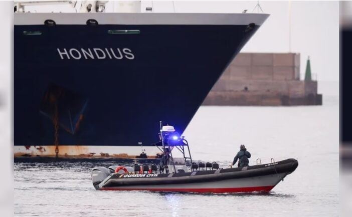 Operativo histórico en Tenerife: comienza el desembarco del crucero afectado por hantavirus