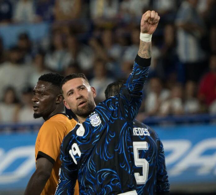 Otamendi podrá jugar el debut tras la amnistía de FIFA