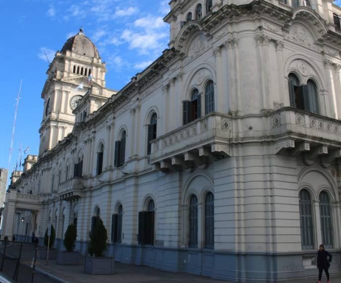 Pagos en negro: jubilados de la Legislatura presentan demanda