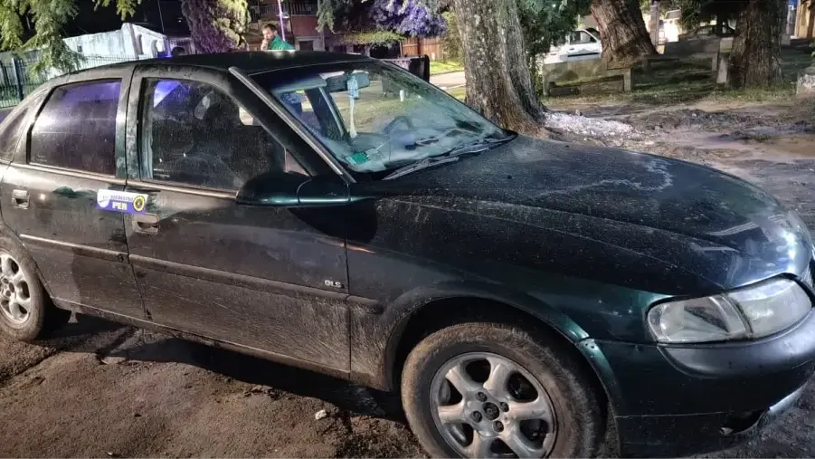 Persecución por conducción temeraria terminó con una pareja detenida
