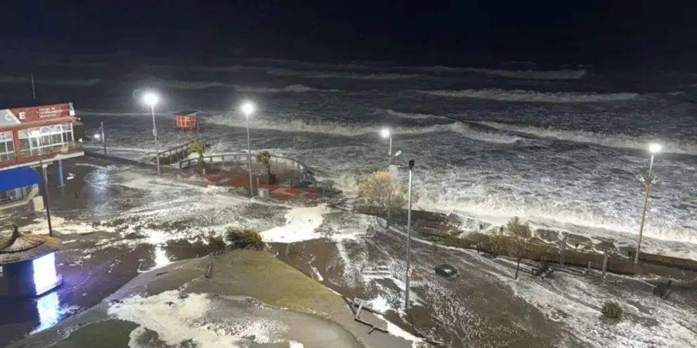 Potente ciclón extratropical devasta la Costa bonaerense con olas de siete metros