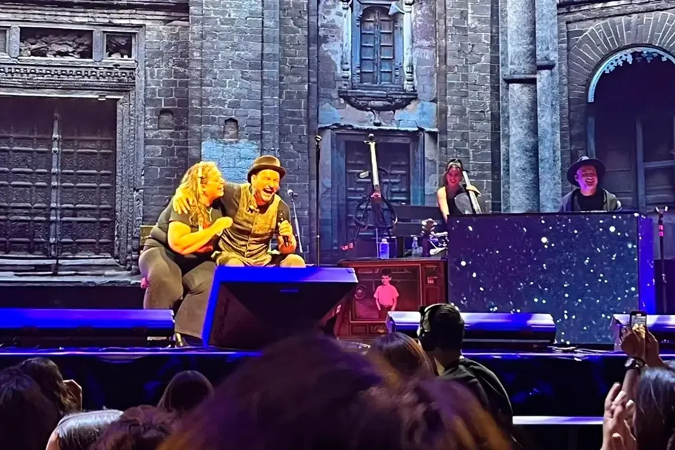 Ricardo Arjona sorprendió a una fan entrerriana en pleno show y le cumplió el sueño de cumpleaños