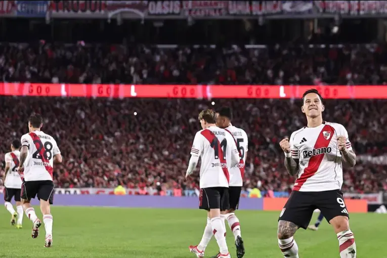 River es superior y le gana 2-0 a Gimnasia en el Monumental