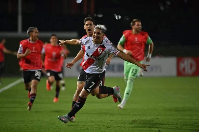 River sumó un triunfo épico ante Carabobo para acercarse a la clasificación en la Copa Sudamericana