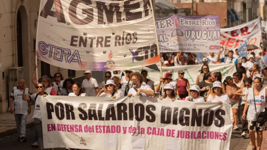 “Salario recortado, futuro hipotecado”: un informe advierte una fuerte pérdida del poder adquisitivo docente